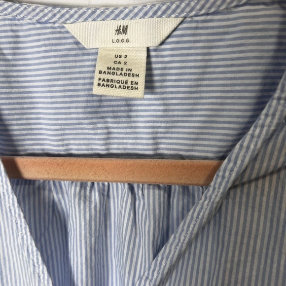 H&M Blue Striped Wrap Blouse Size 2 - Picture 4 of 4